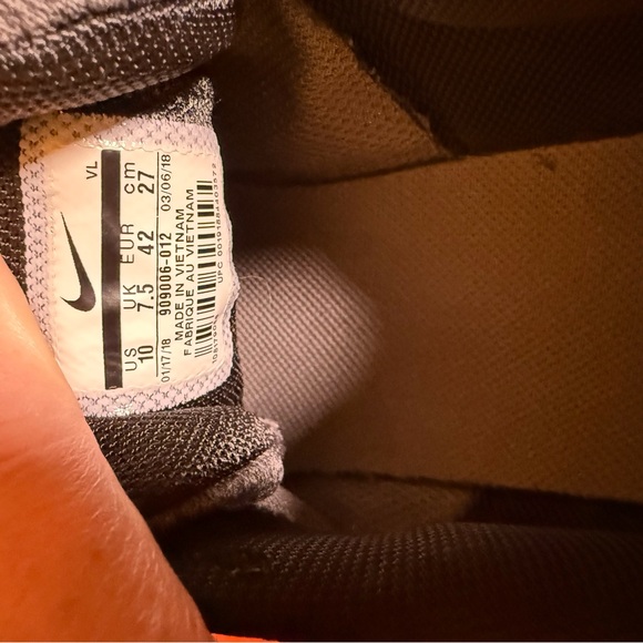 Nike Gray Running Shoes - Picture 6 of 6